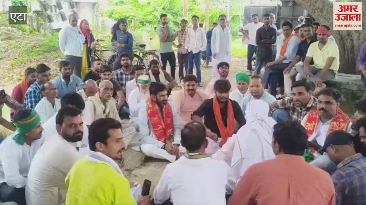 Farmers protest against electricity department in Jalesar