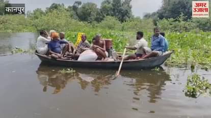 Boats are running on the road due to rising water level of Ganga in Ganga Katri Bhopal Purwa