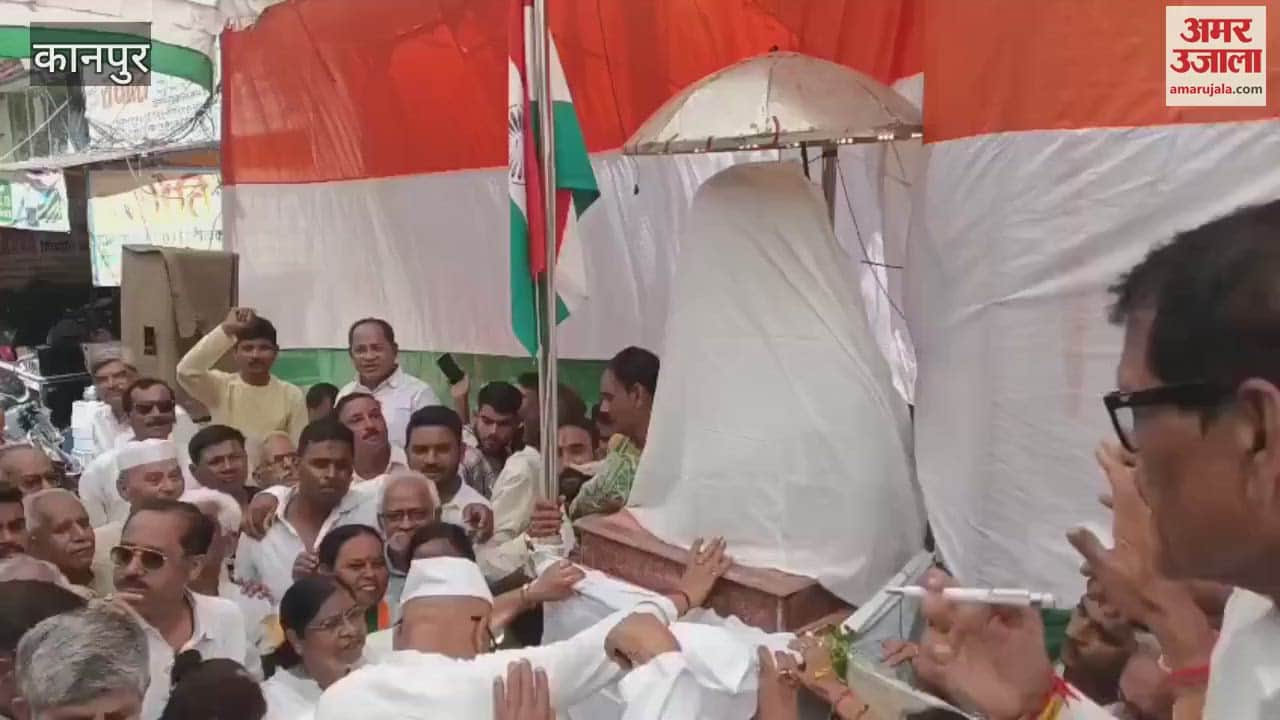 Congress state president Ajay Rai unveiled the statue of Indira Gandhi