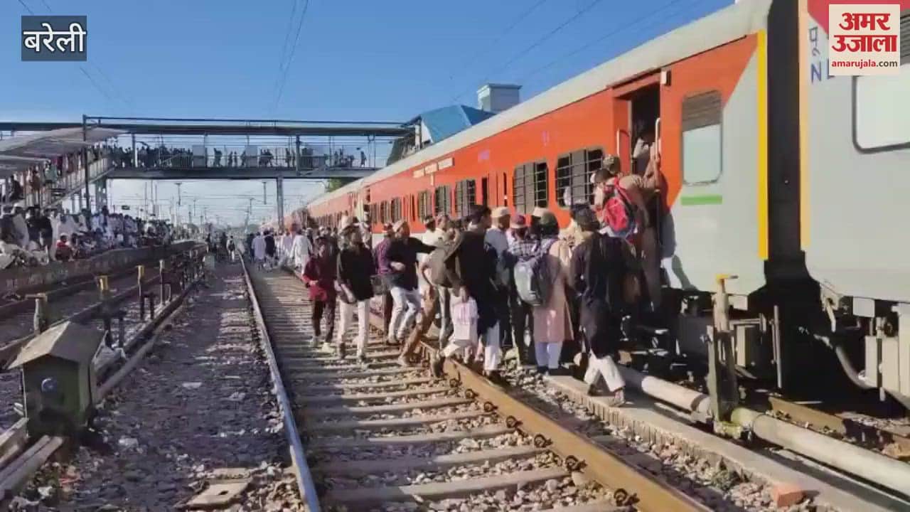 huge crowd gathered at Bareilly Junction after urs