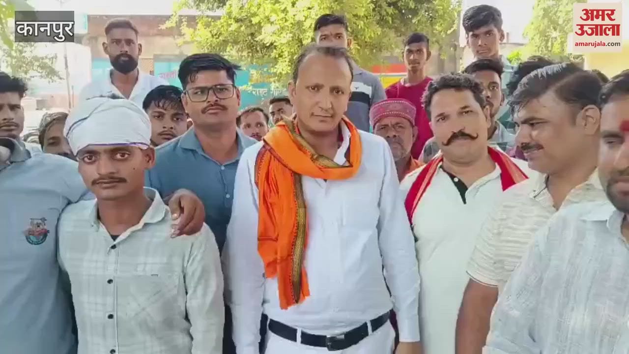 Angry VHP, Bajrang Dal and Gau Raksha Dal workers staged a protest
