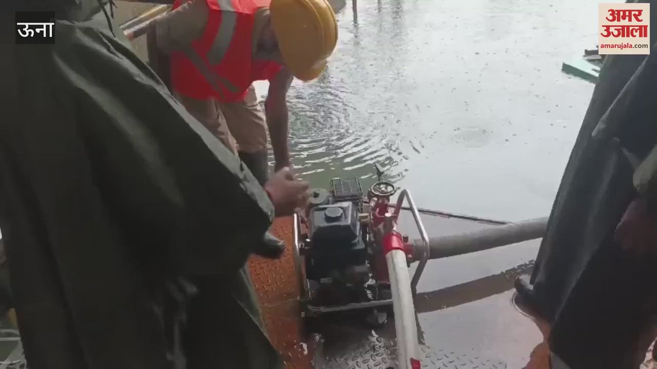 Rainfall wreaks havoc in Una traders suffer huge losses due to waterlogging inside shops