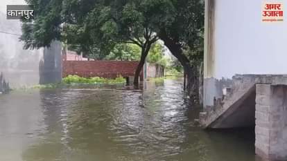 50 thousand population surrounded by flood water, transportation by boats