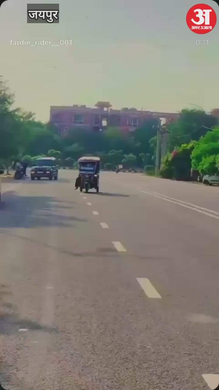 Jaipur: E-Rickshaw Driver Performs Dangerous Stunts on Roads, Social Media Fame Obsession Lands Him in Jail