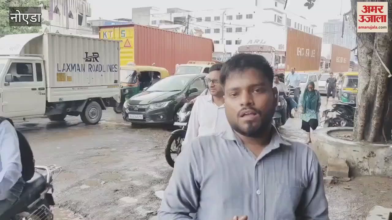 Pushta road is in bad condition, drivers are facing problems due to potholes