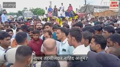 Traders upset with mismanagement in the market, farmers angry, blocked the road