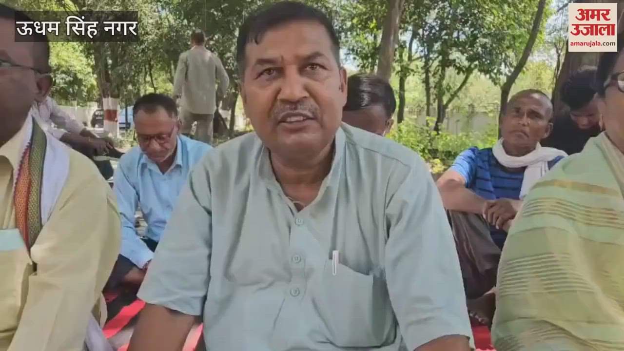 Bengali community protests at the Collectorate over scholarship in rudrapur