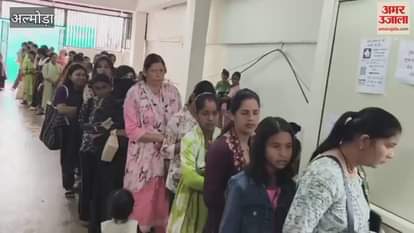 Crowd at the hospital after three days in almora