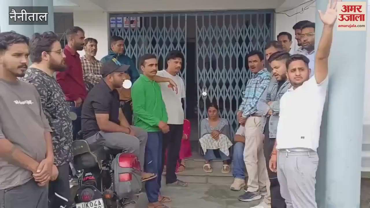 People angry with power connection being cut off raised slogans in bhimtal