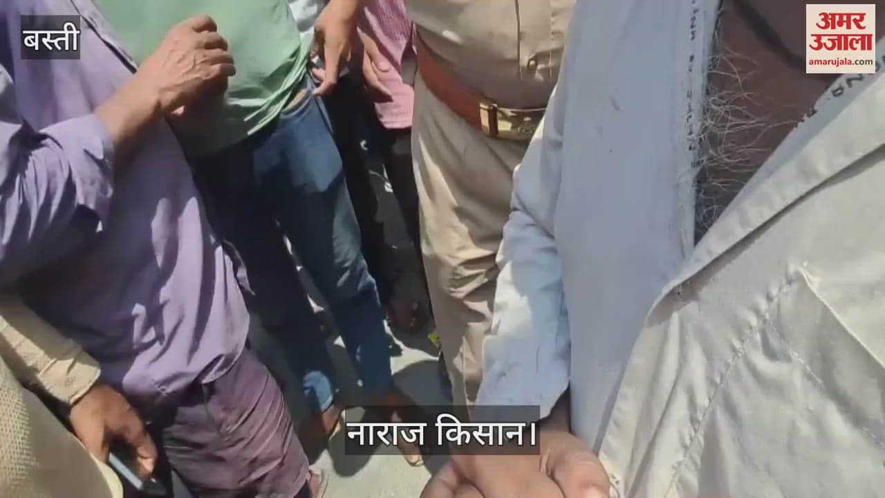 Farmers expressed their displeasure over not getting urea