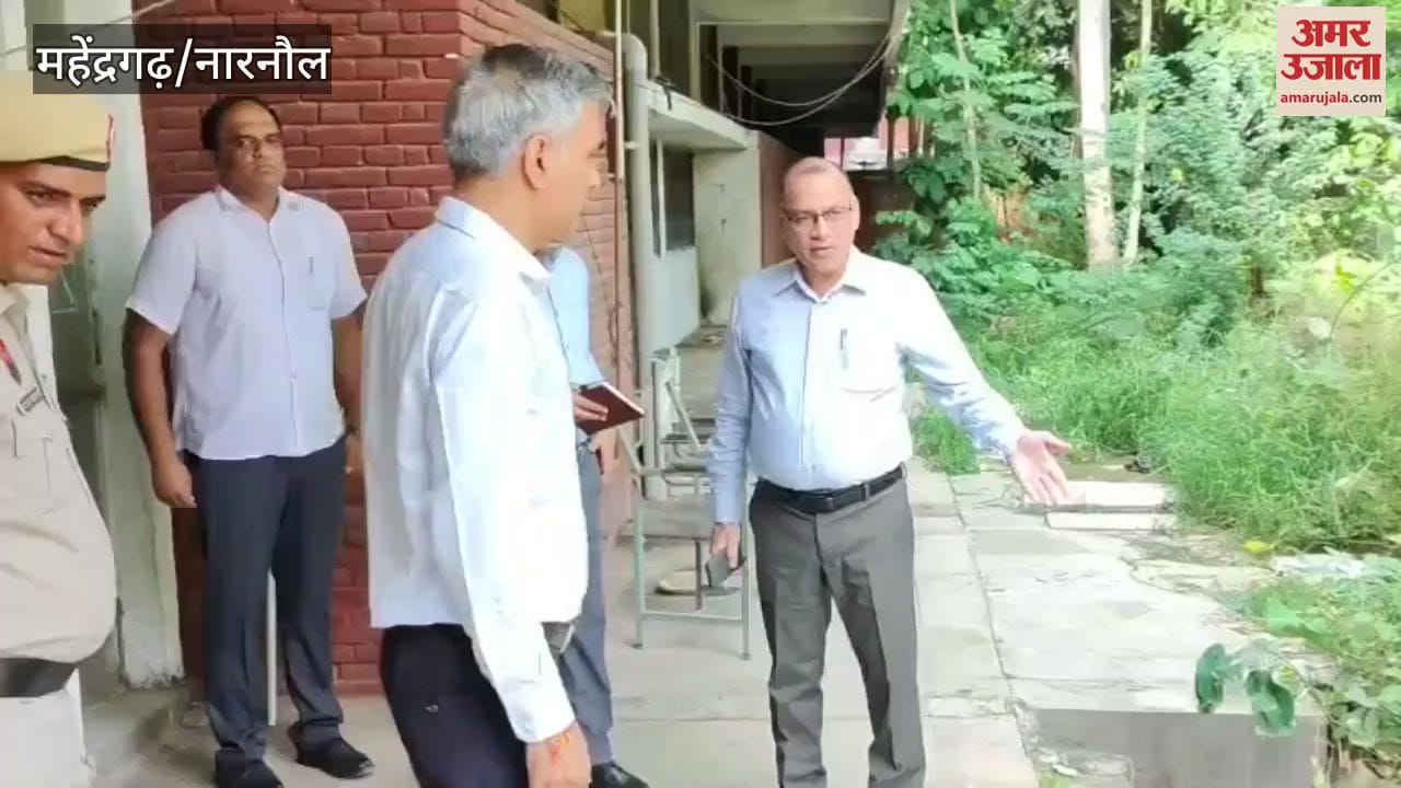 DC did a surprise inspection of the Mini Secretariat in Narnaul