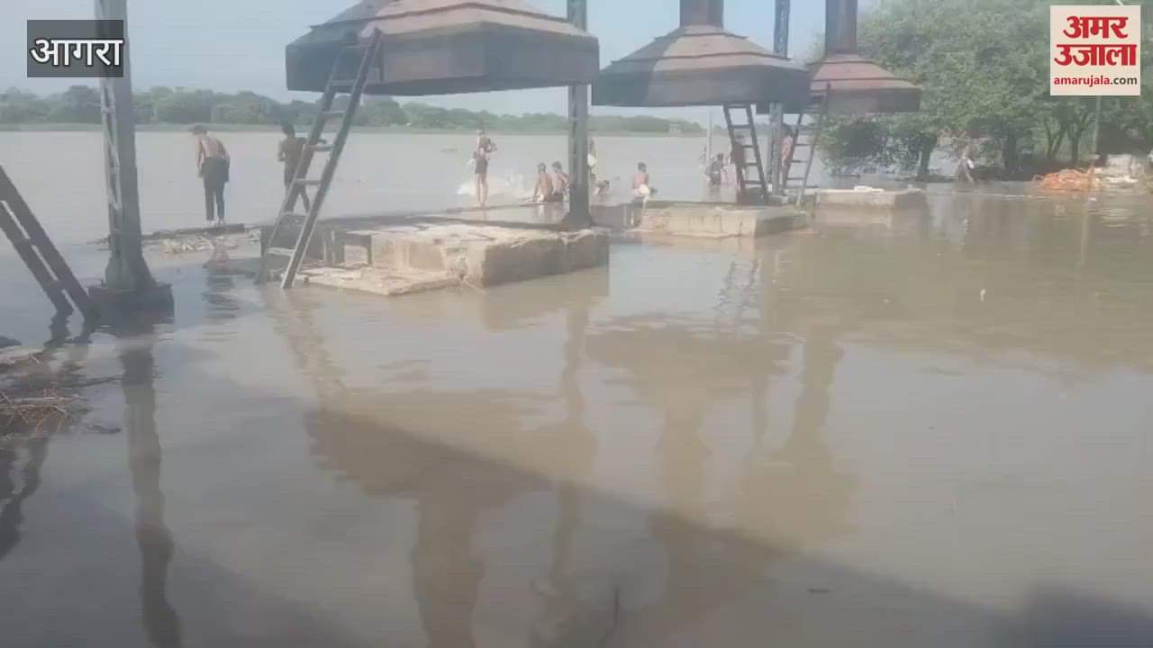 Water entered Tajganj Mokshadham due to rise in Yamuna in Agra