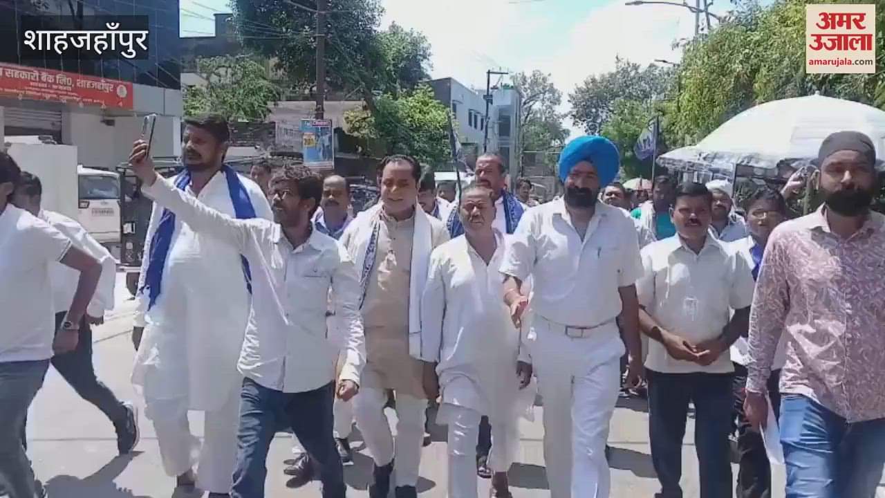 BSP workers stage protest against Shahjahanpur Medical College for allegedly misbehaving with patients