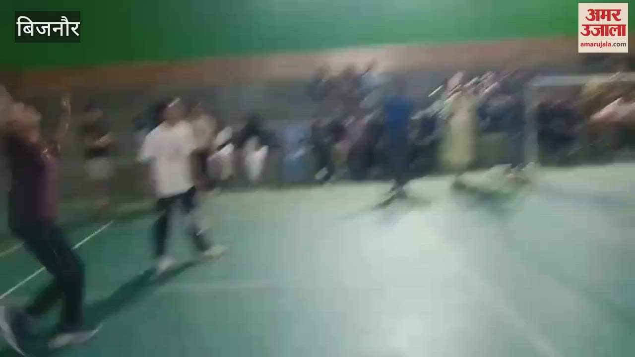 Bijnor: Girls from rural areas of Bijnor increased the pride of the district, selected for state level badminton competition