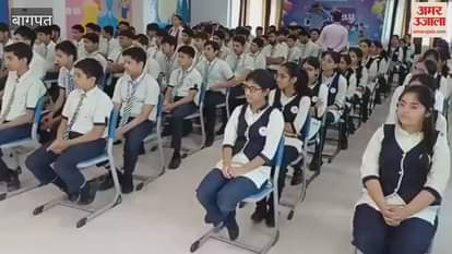 Baghpat: Police School', daughters got the message to move forward without fear - children asked questions, officers gave frank answers