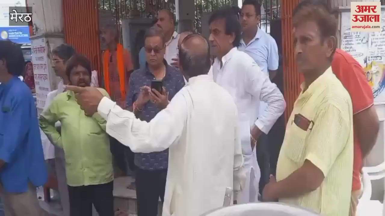 Meerut: On the sixth festival of Krishna Janmashtami, a feast was organized at Chhapi Tank Shiv Chowk