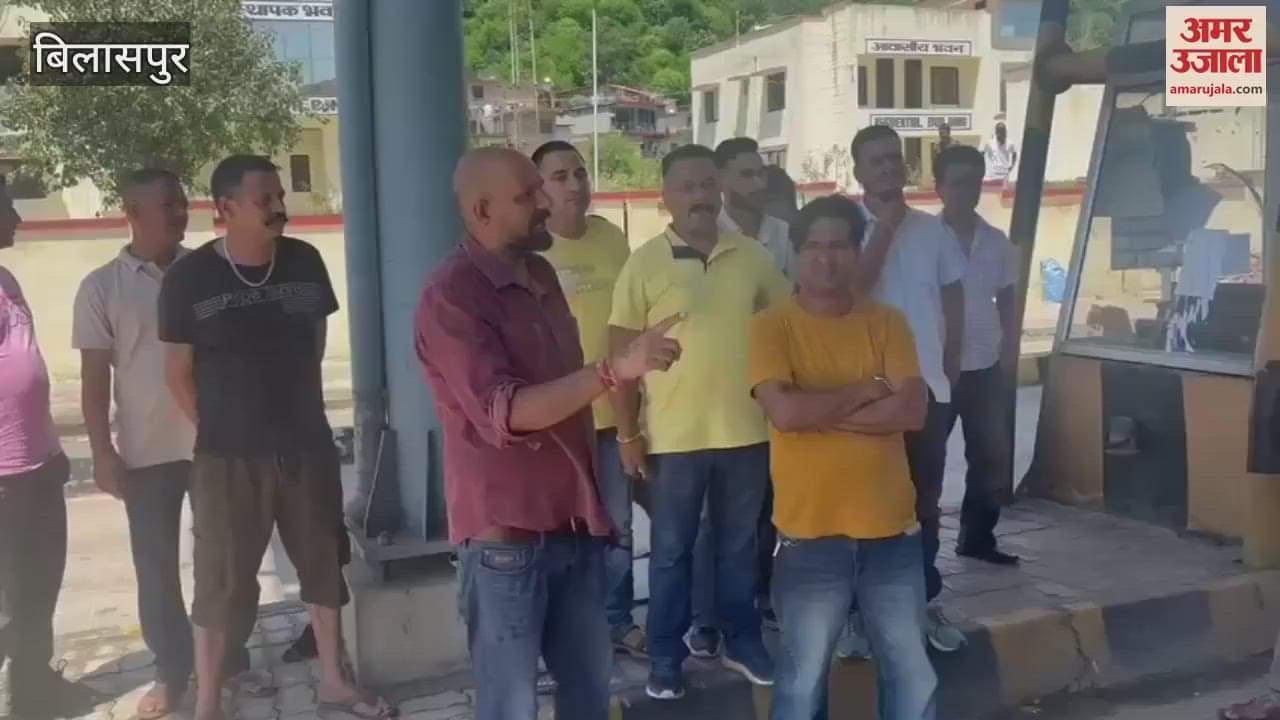 Bilaspur Congress workers and truck operators furious over collection of toll fee despite order to close toll plaza
