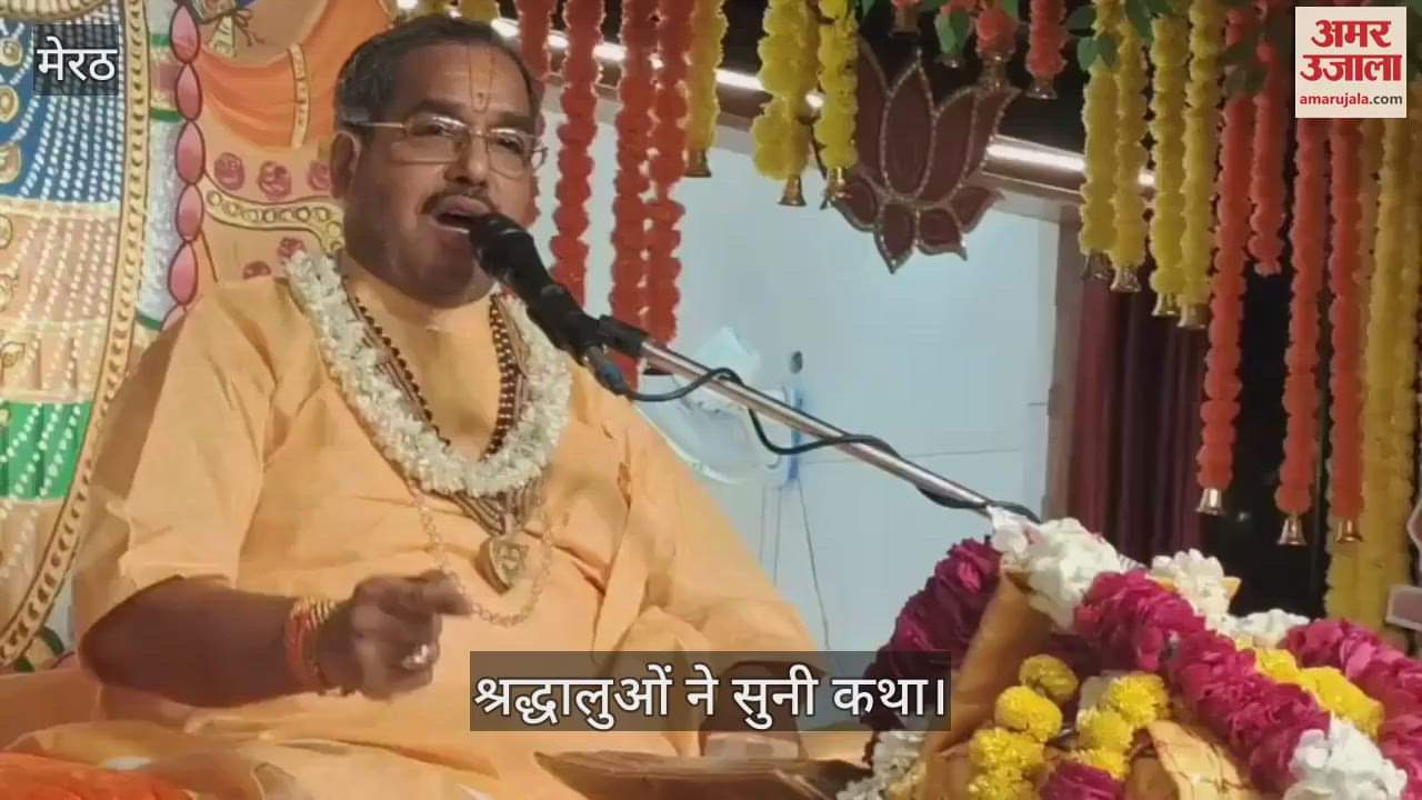 Dr. Manoj Mohan Shastri narrated Shrimad Bhagwat Katha in the Municipal Corporation's Baba Jharkhandi Mahadev Temple