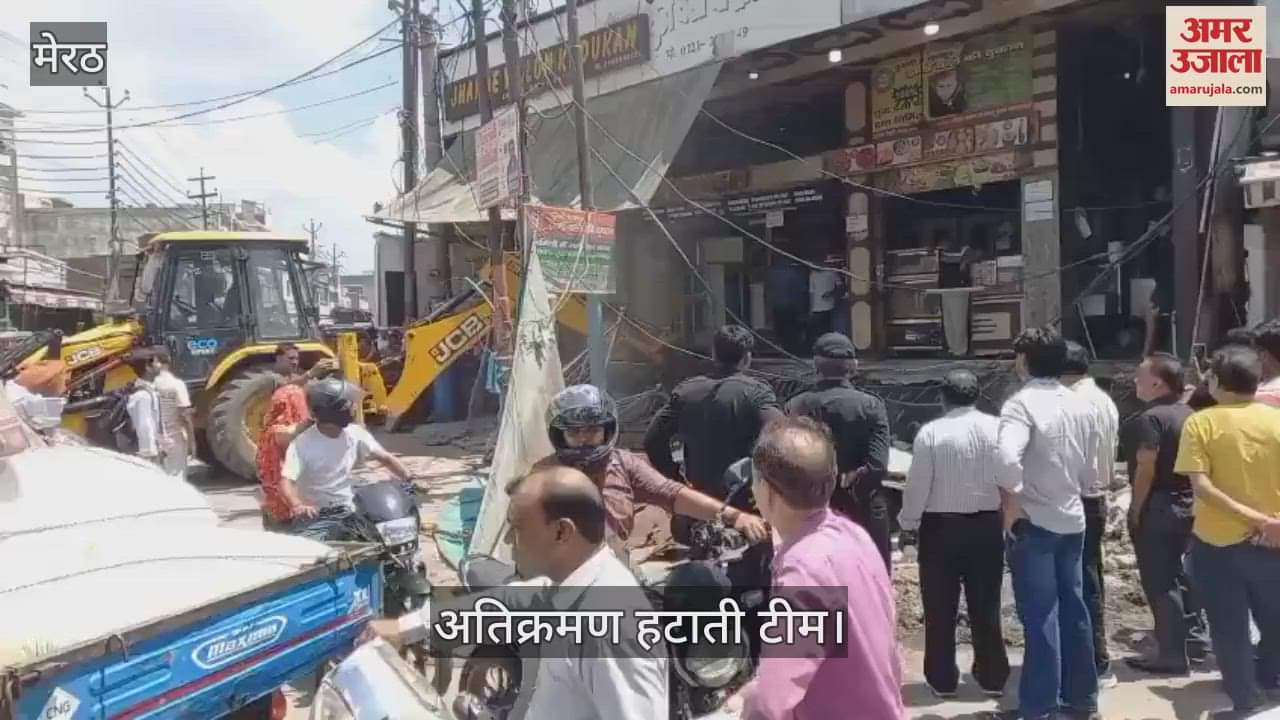 Bulldozer ran on the shop of the flag seller, Municipal Corporation enforcement team removed encroachment