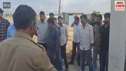 Meerut: Company employees reached Bhuni toll plaza