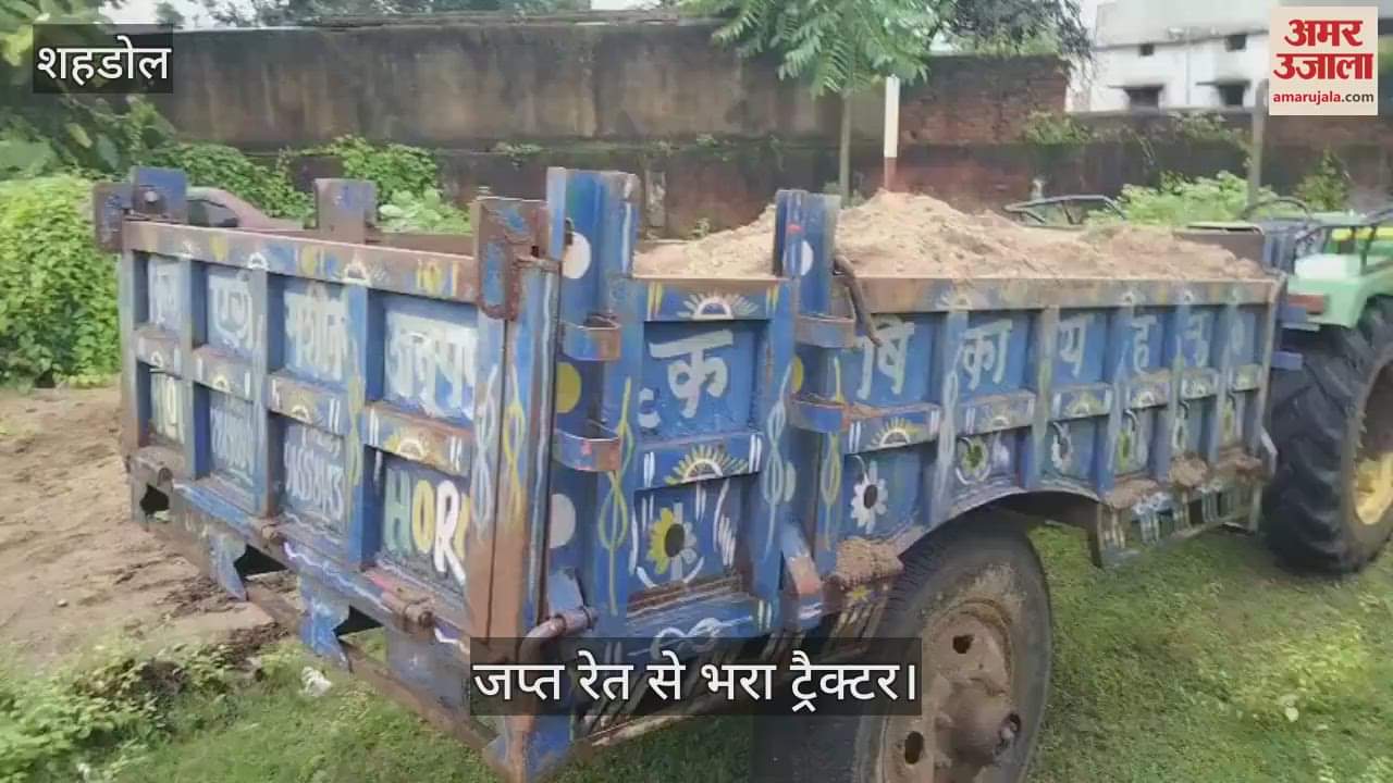 Shahdol News: Two tractors caught in Dhanpuri doing illegal sand business