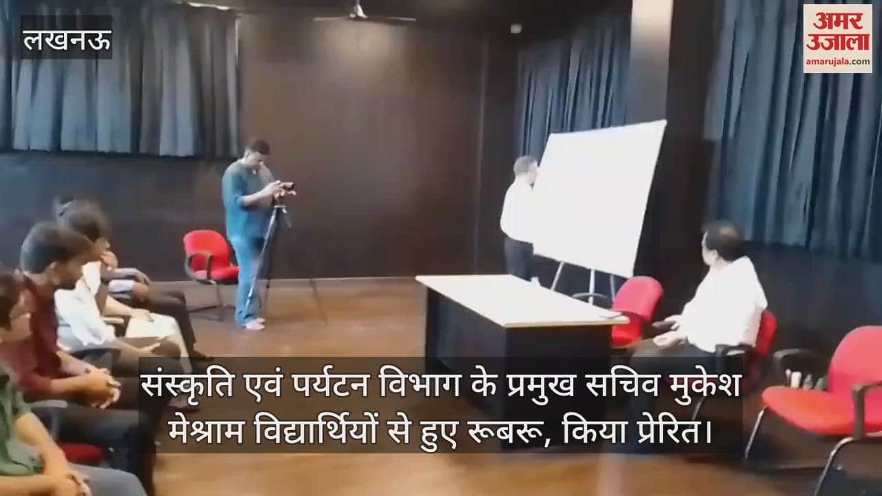 संस्कृति एवं पर्यटन विभाग के प्रमुख सचिव मुकेश मेश्राम विद्यार्थियों से हुए रूबरू, किया प्रेरित