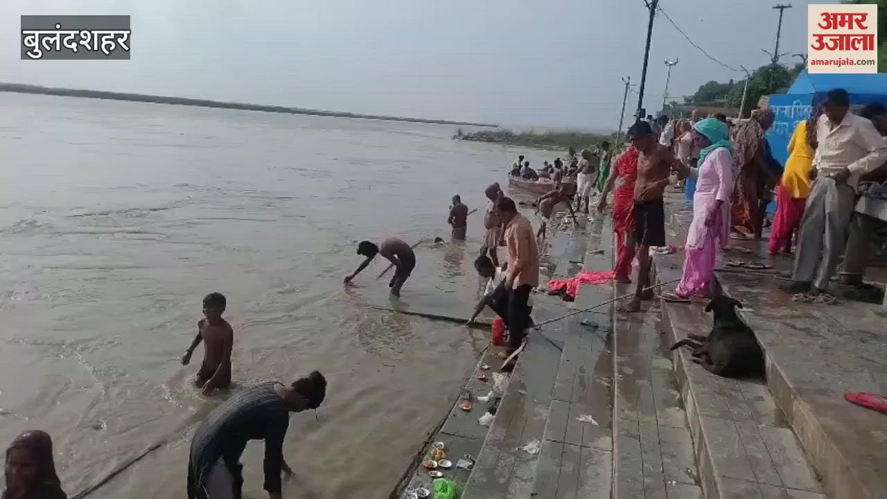 Thousands of devotees took a dip in the Ganges on Shani Amavasya in Bulandshahr