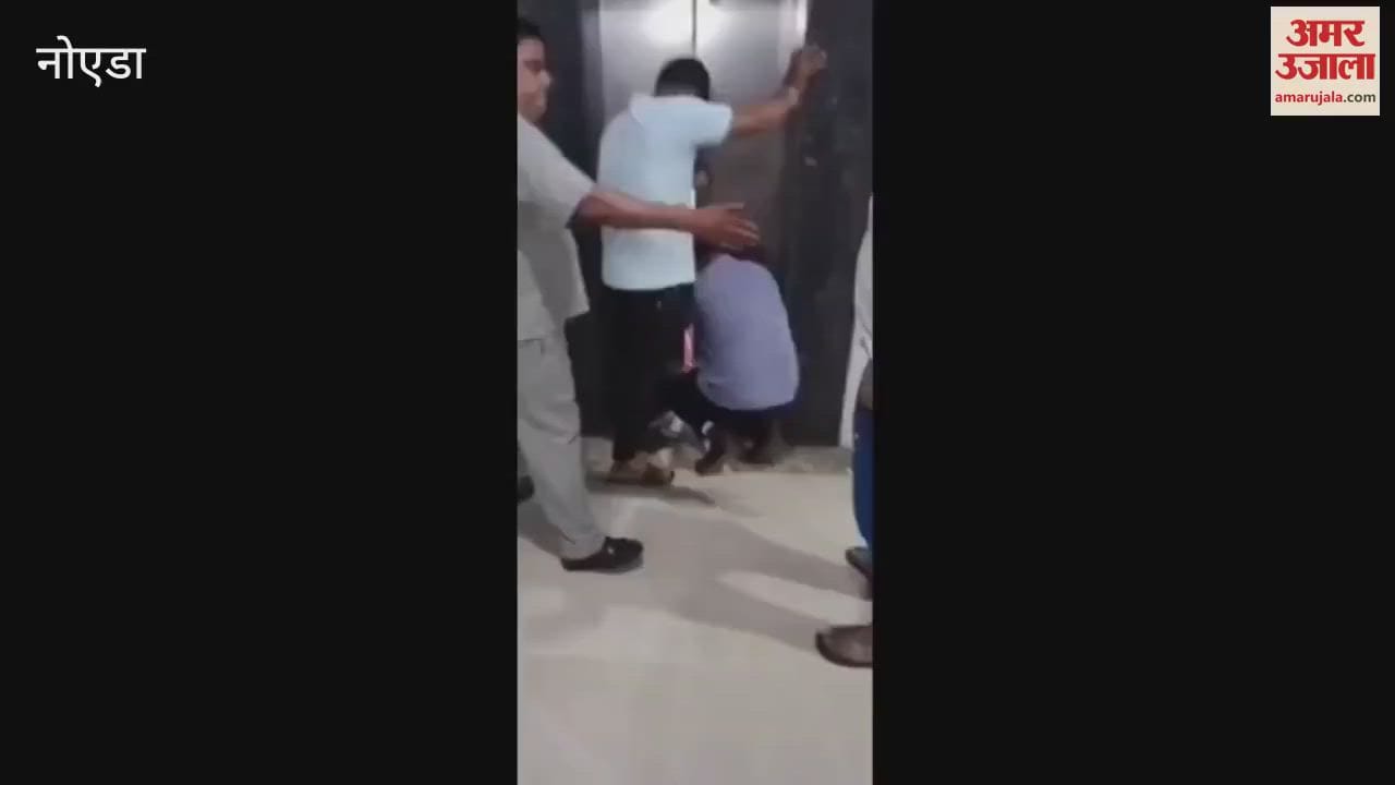 Many lives were stuck in the society lift for 30 minutes