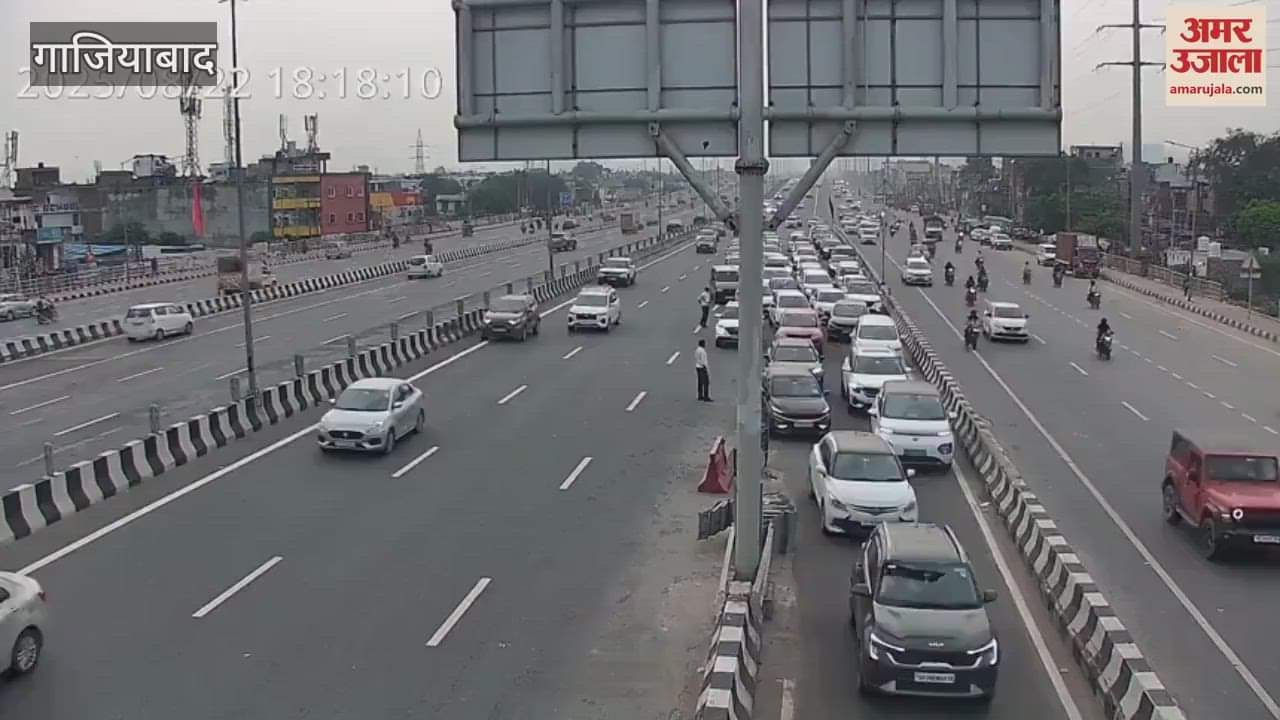 traffic policeman was hit by car on DME