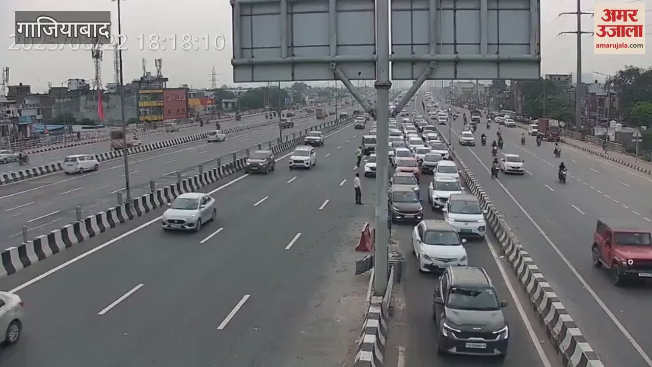 traffic policeman was hit by car on DME