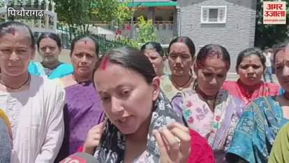 Women protest at the Collectorate over the arrest of innocent people in pithoragarh