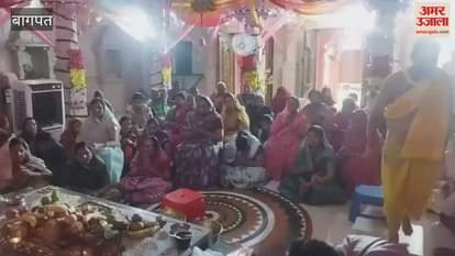 Baghpat: Worship took place on the third day of the nine-day Paryushan Mahaparva at Mahavir Swami Jain Shwetambar Temple