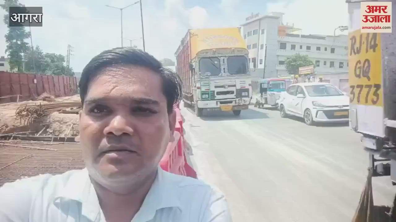 White powder spread on Agra-Delhi highway, vehicles started slipping Police got the road washed