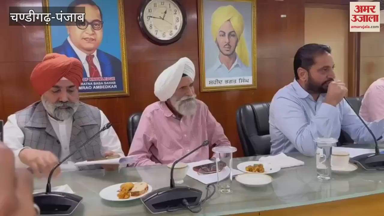 Smuggler arrested with 5.5 kg heroin and Rs 50,000 drug money from Zira