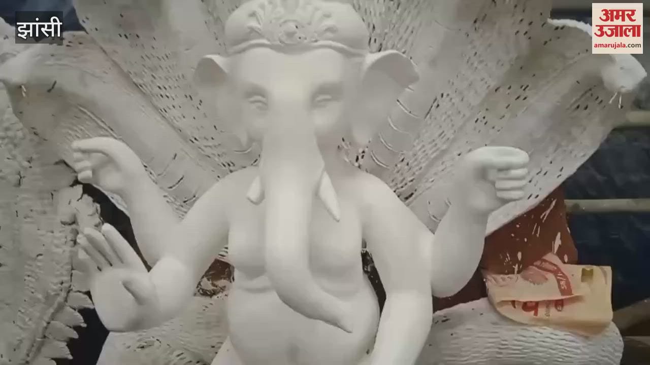 Jhansi: Gajanan will be installed in every house, sculptors are busy giving shape to the statue