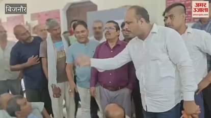 Villagers protest outside Machhra branch of Gramin Bank over rude behavior and negligence