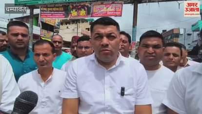 BJP protested against Congress and burnt its effigy in champawat