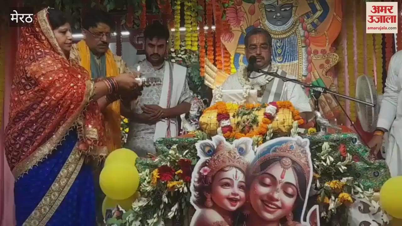 Meerut: Homeguard beats up student standing in line to get degree at CCS University, video goes viral