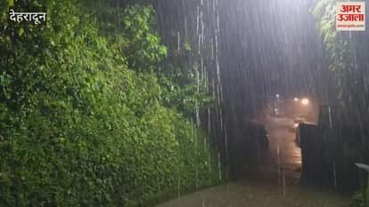Weather changed late night in Mussoorie Torrential rain started, dense fog also prevailed