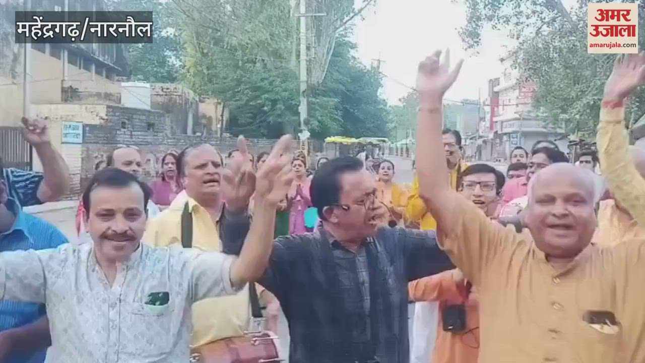 Radha Rani's praises echoed in Narnaul, welcomed with flower shower