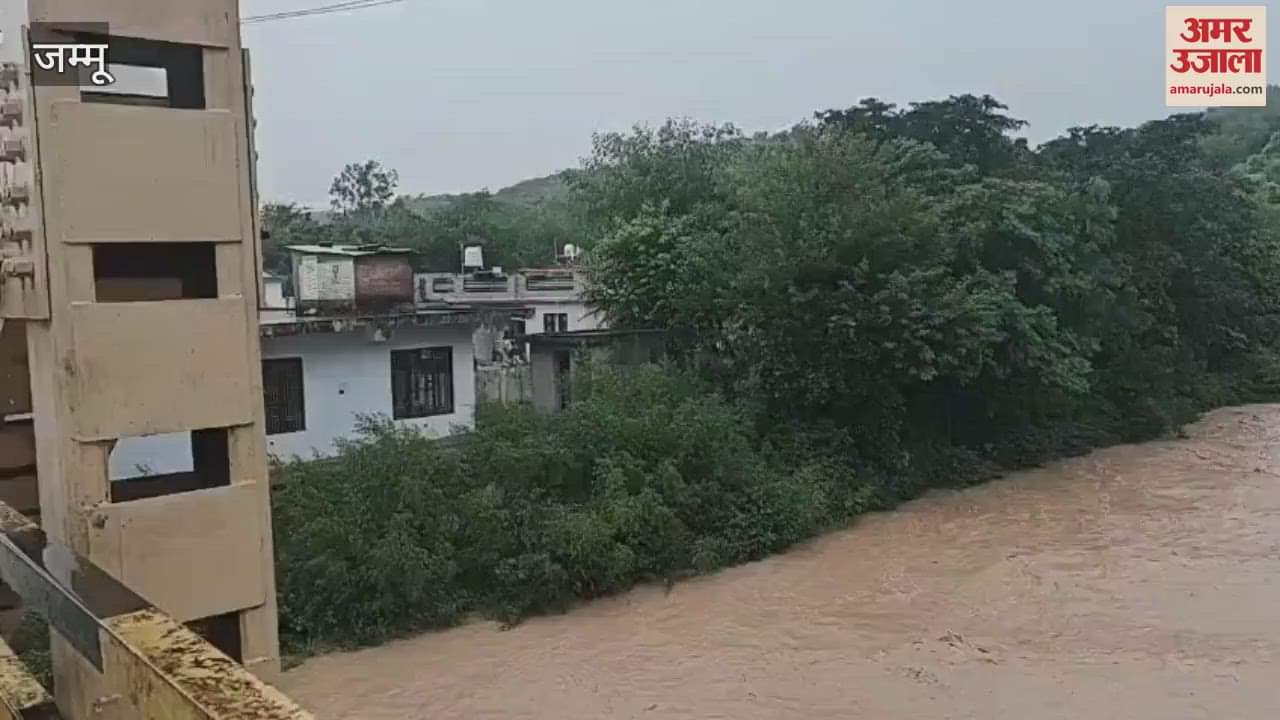 The water level of the Devika river increased in Purmandal Mandal, one locality is in danger