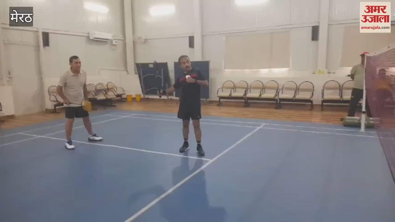 Meerut: Doctors showed their hand in badminton