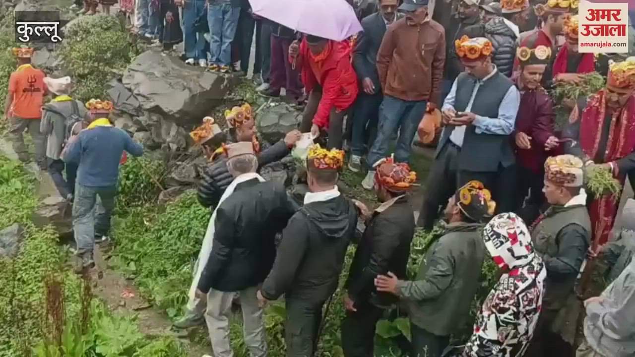 Lahaul and Spiti A group of hundreds of devotees left for Mani Mahesh from Triloknath