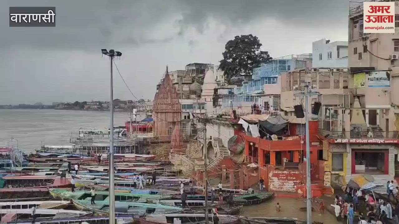 Waterlogging in Varanasi due to rain tourists reached banks of Ganga