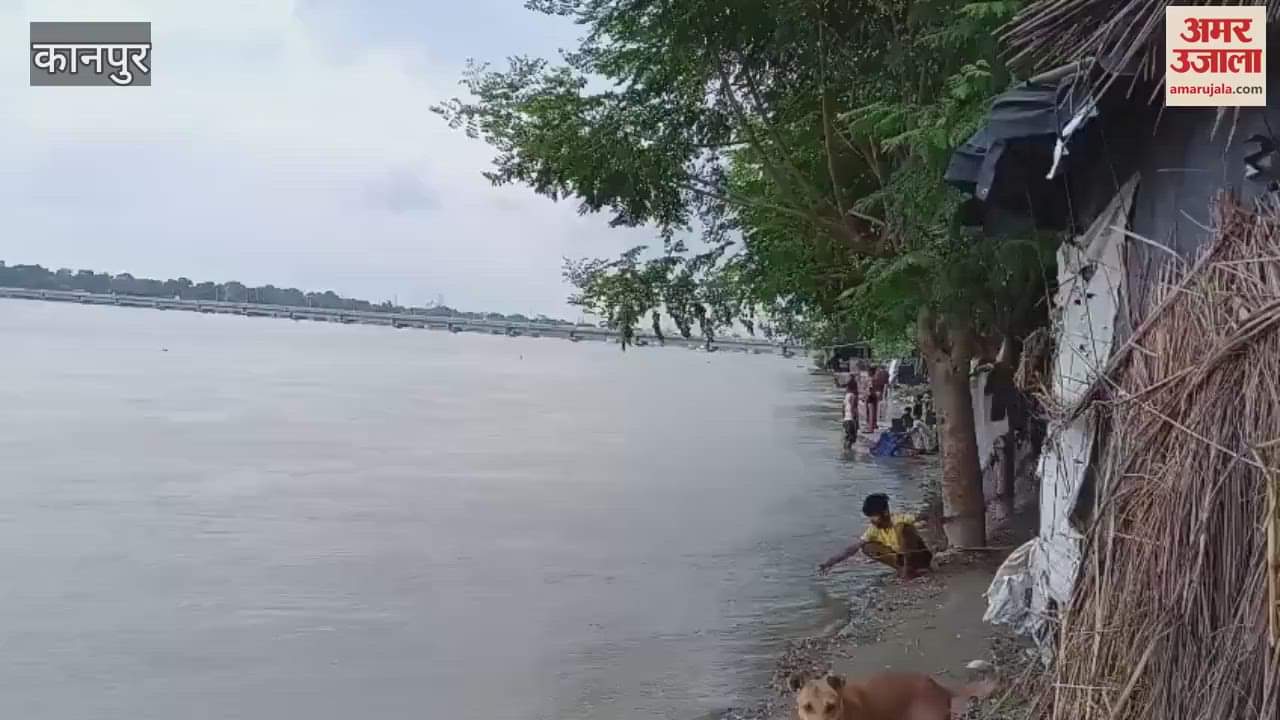 Ganga river water level fluctuating