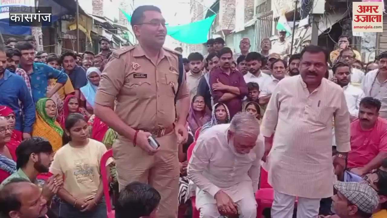 market remained closed for eight hours and protest against police in Ganjdundwara
