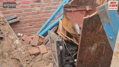 Due to rain, the roof of a house collapsed in Ajnala, family injured
