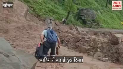 Rain increased difficulties, teachers reached school by crossing swampy road in Nalagarh