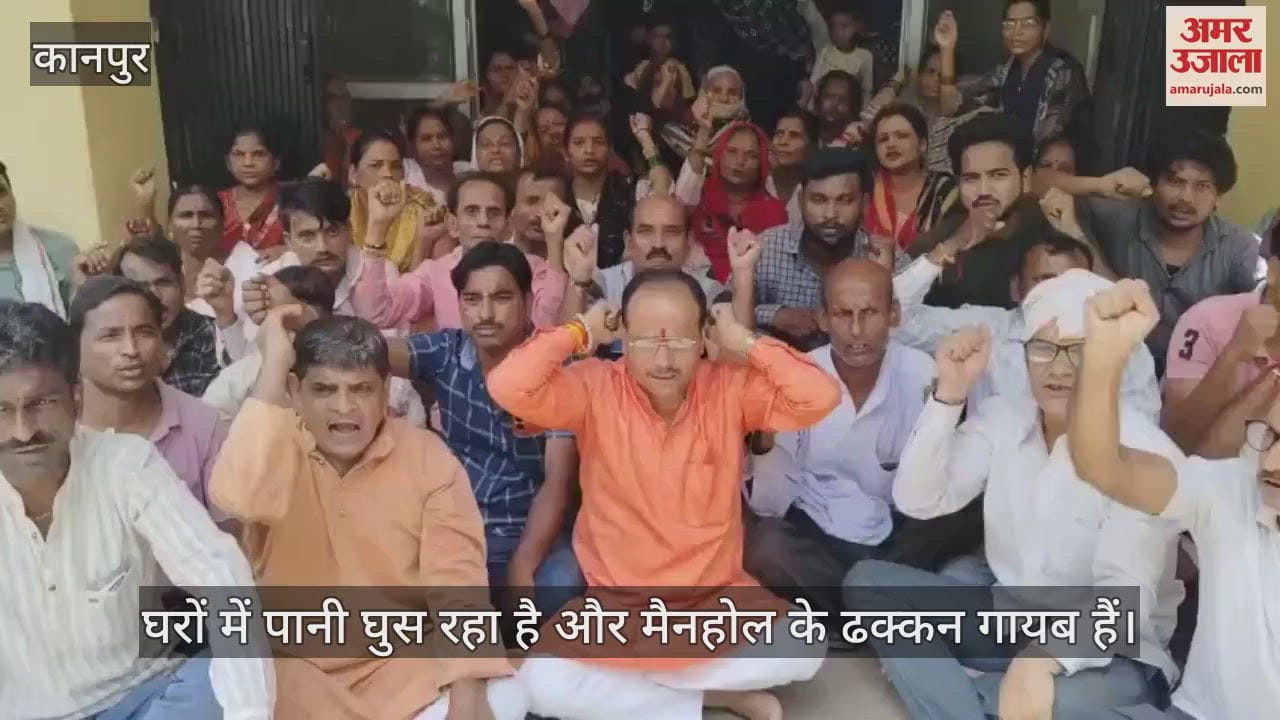कानपुर में वार्ड-63 की जन समस्याओं को लेकर धरने पर बैठे पार्षद