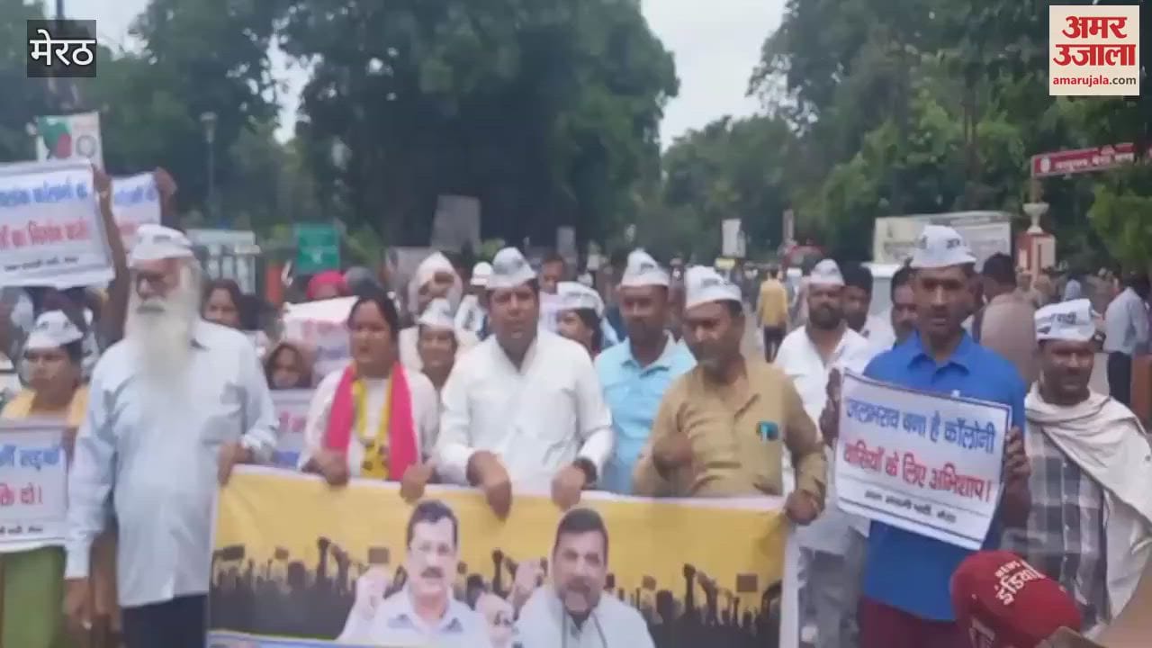 Meerut: Demand to get rid of waterlogging and potholes